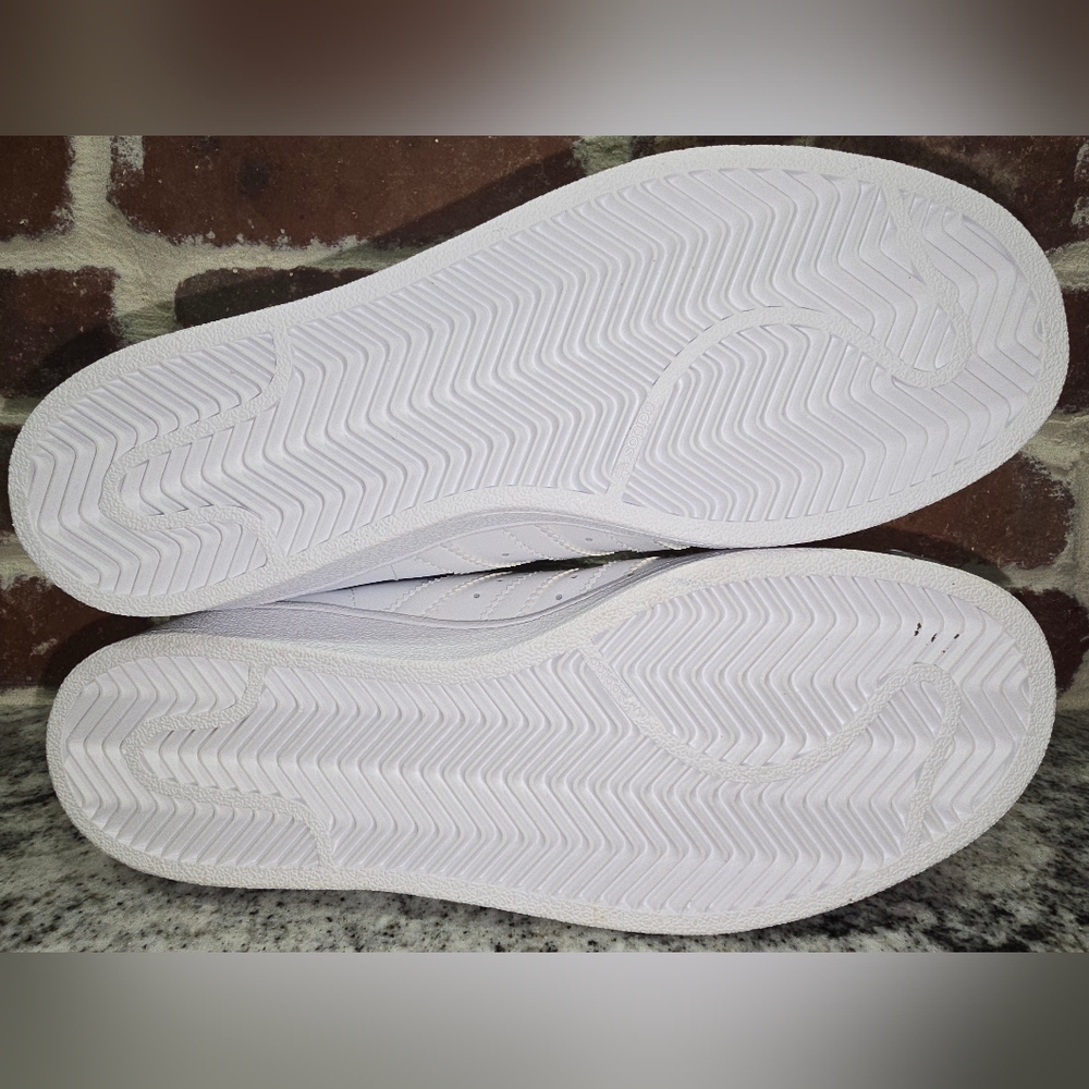 Adidas Womens Sneaker..NWT - Picture 4 of 5